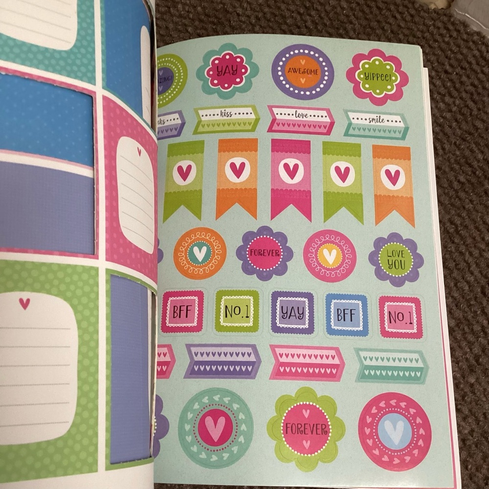 Paper gifting crafts, cards and decorating books - Picture 13 of 14